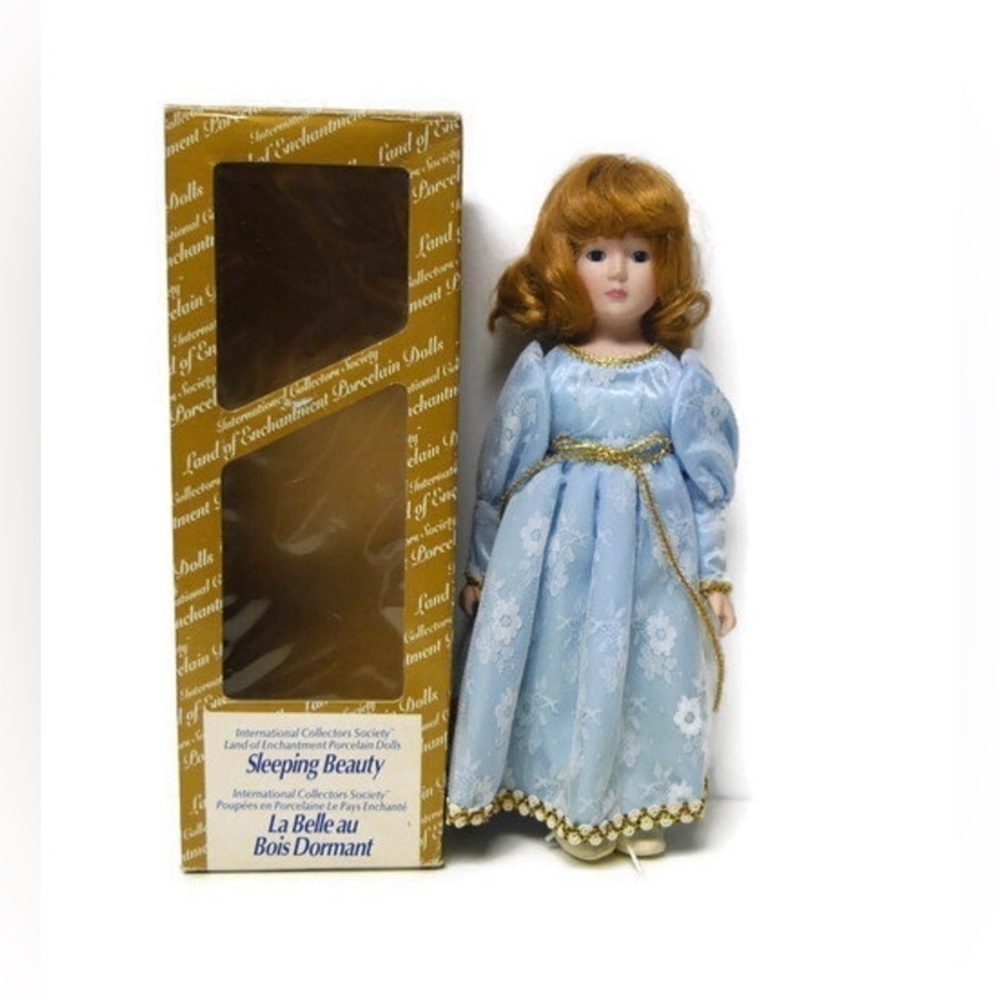 1989 INTERNATIONAL COLLECTORS SOCIETY SLEEPING BEAUTY PORCELAIN DOLL!